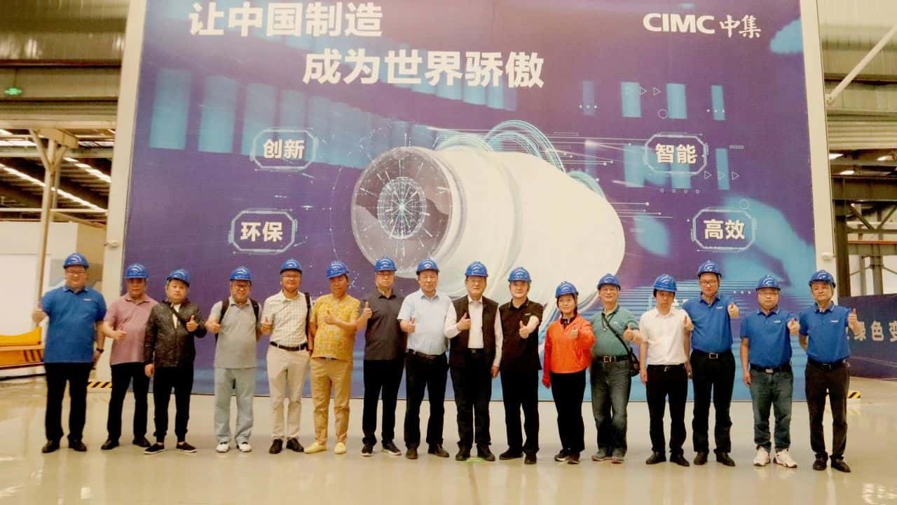 北京市住房和城鄉(xiāng)建設(shè)委員會(huì)、北京節(jié)能和資源綜合利用協(xié)會(huì)領(lǐng)導(dǎo)蒞臨中集車(chē)輛攪拌車(chē)業(yè)務(wù)集團(tuán)考察 共話新能源